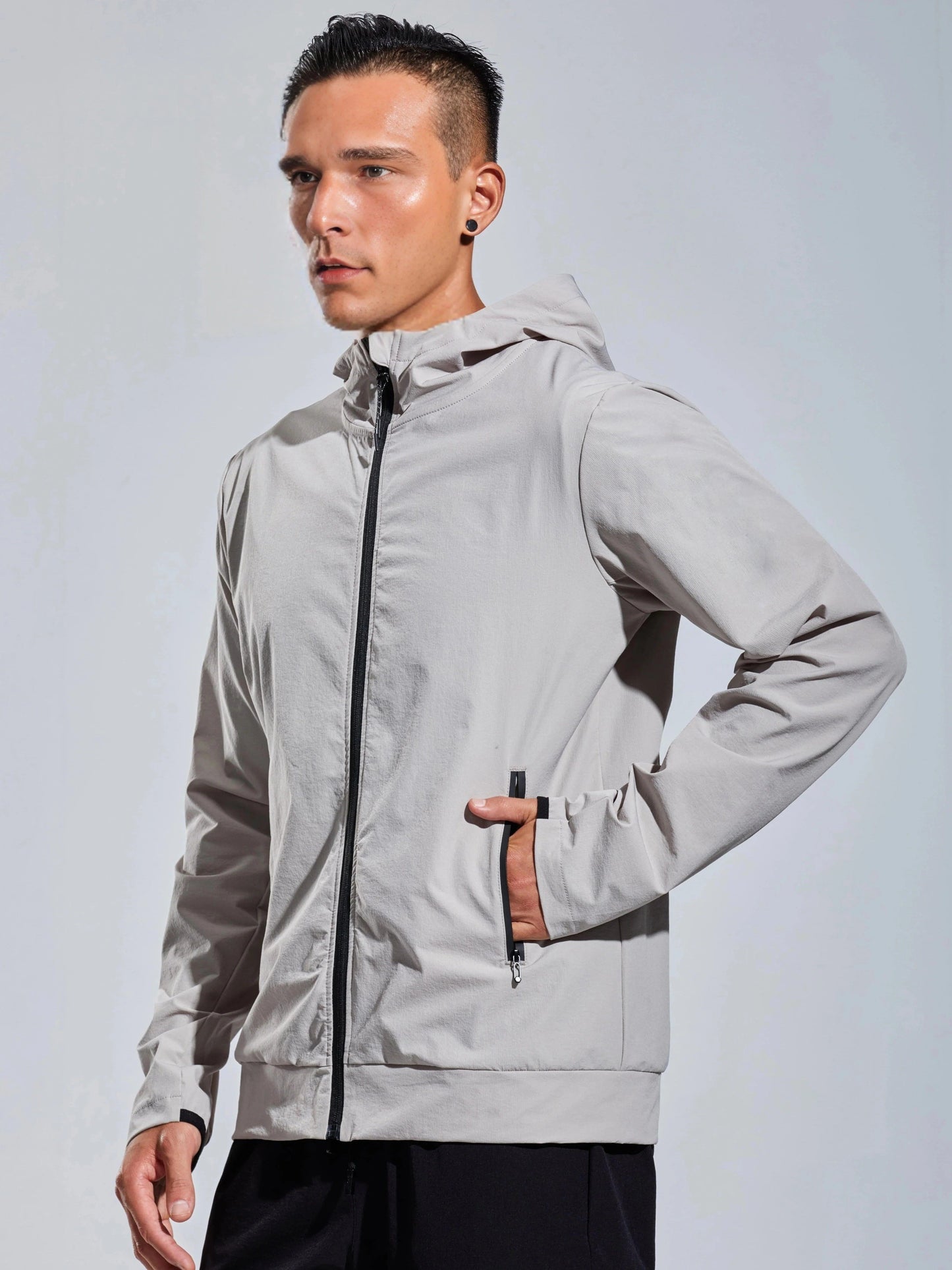 LAUFR Leichte kapuzenbesetzte Laufjacke
