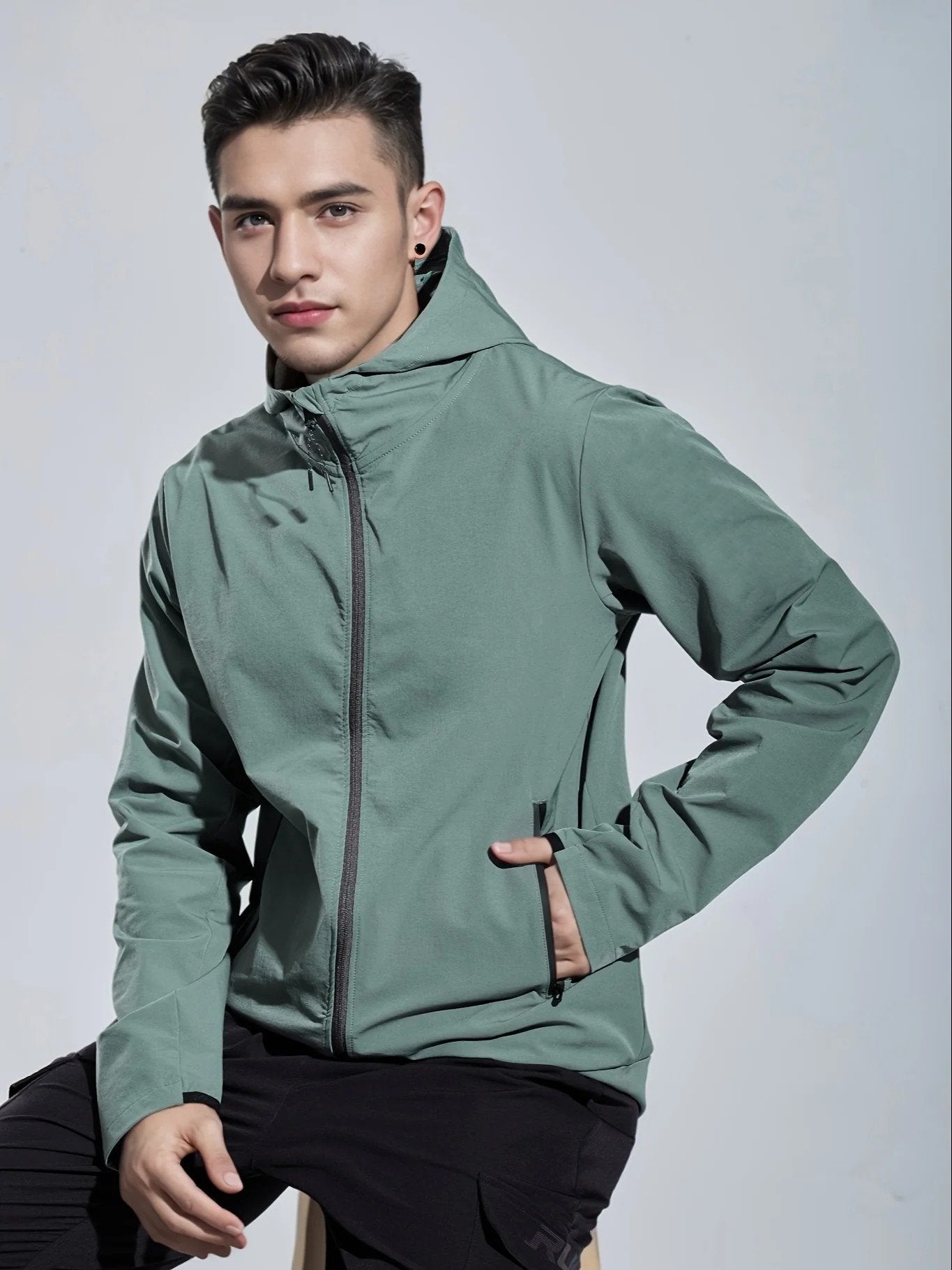 LAUFR Leichte kapuzenbesetzte Laufjacke